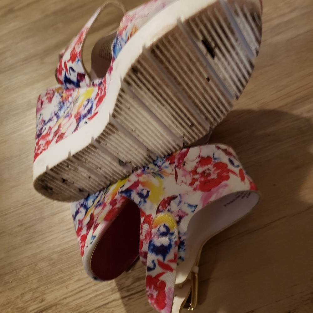 🎉🎉Host Pick🎉🎉 Candies Floral Wedges - Picture 5 of 5